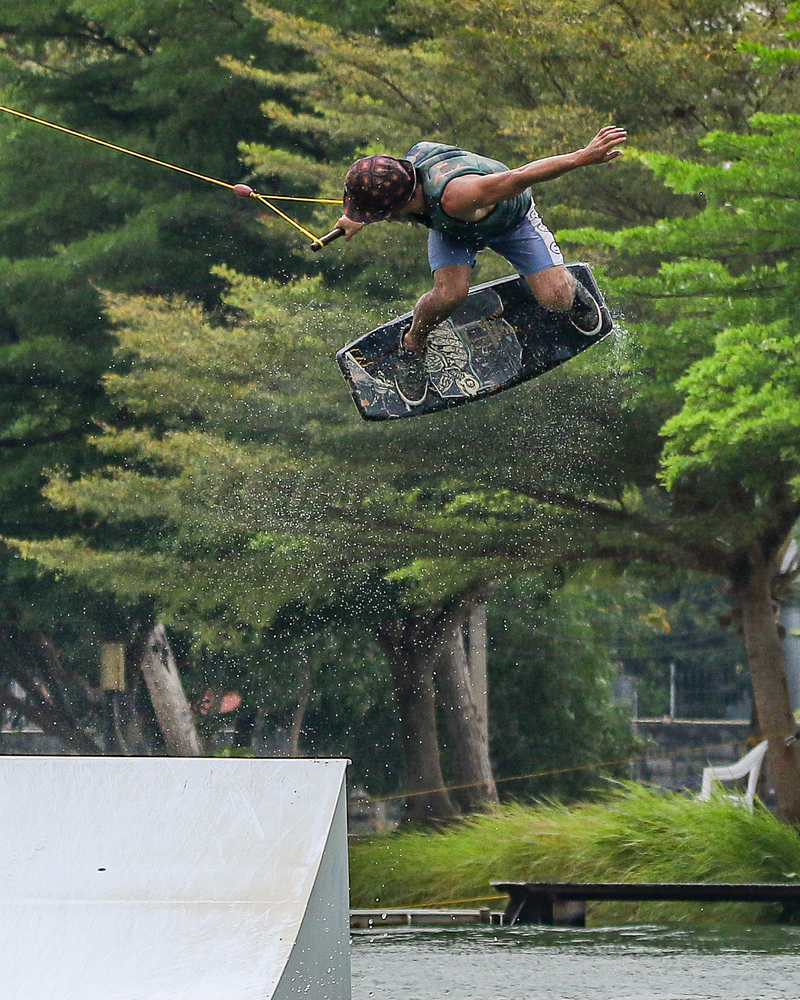 Wakeskating